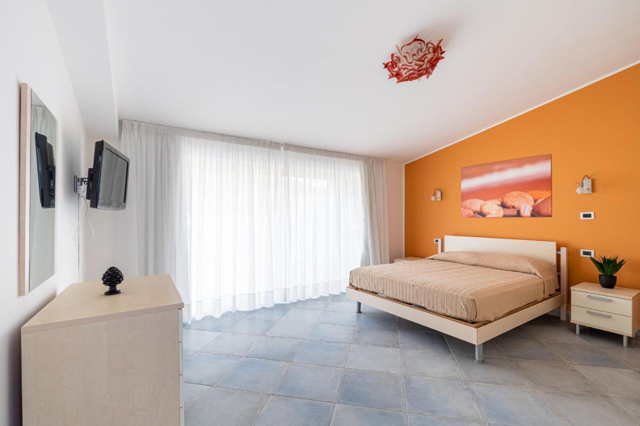 Terraces D'Orlando - Family Apartments With Sea View And Pool 카포오를란도 외부 사진